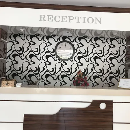 Narcis アパートホテル